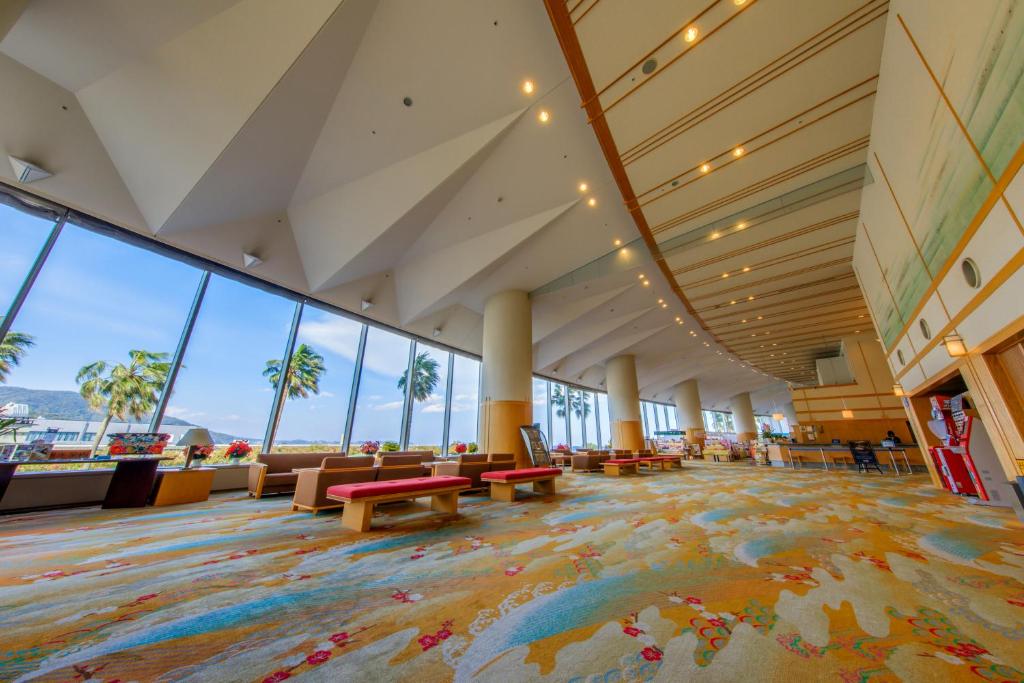 Atami Korakuen Hotel Lobby Seating Area