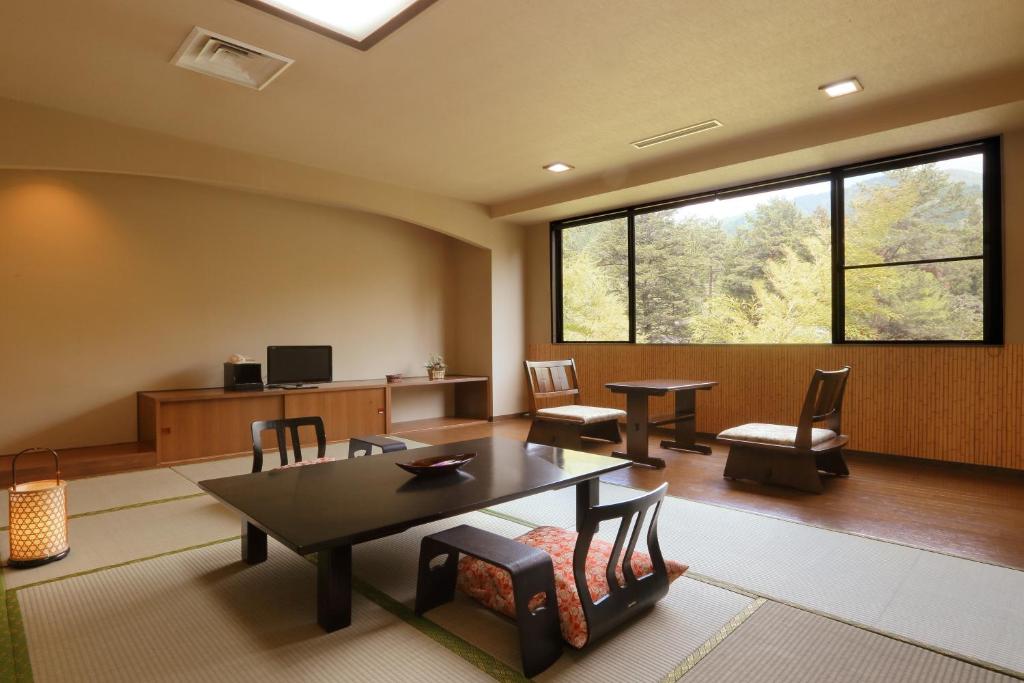 Atsushio Onsen Yamagataya Hotel Tatami Room Traditional Seating