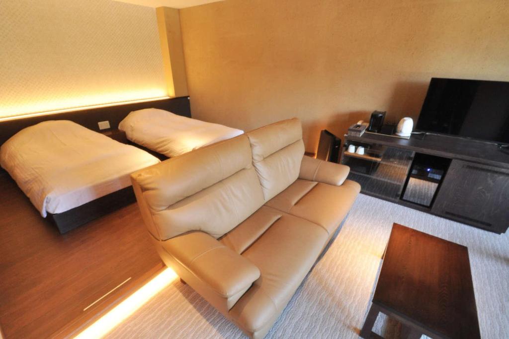 Aura Tachibana Modern Room