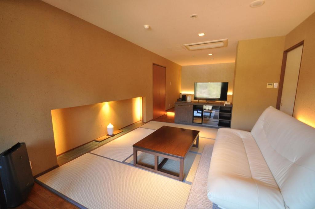 Aura Tachibana Modern Tatami Room