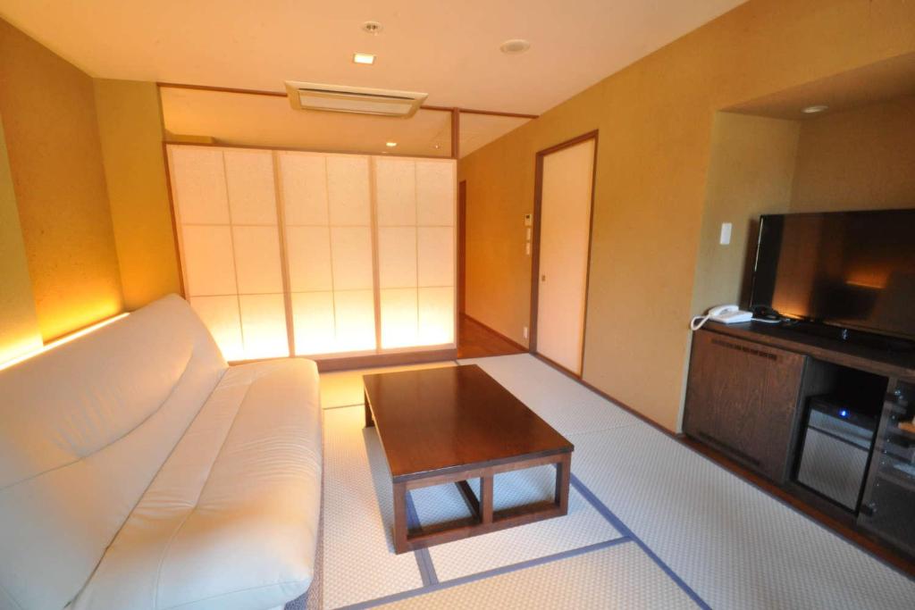 Aura Tachibana Tatami Room Sofa Tv