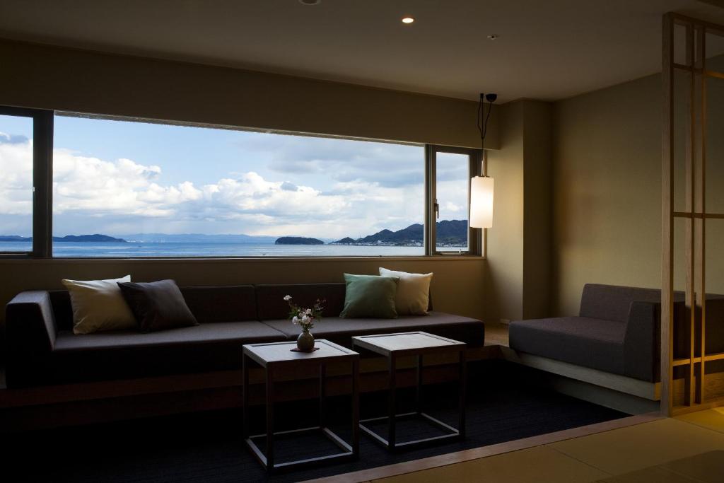 Awaji International Hotel The Sun Plaza Lounge With Sea View
