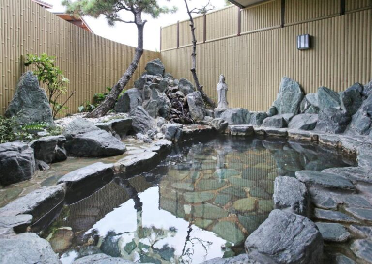 Awaji International Hotel The Sun Plaza Onsen Rock Garden
