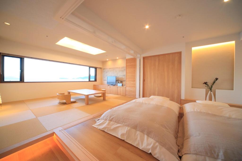Awaji International Hotel The Sun Plaza Tatami Room Bed