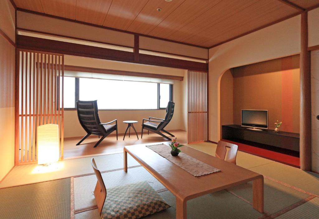 Awaji International Hotel The Sun Plaza Tatami Room Seating Area