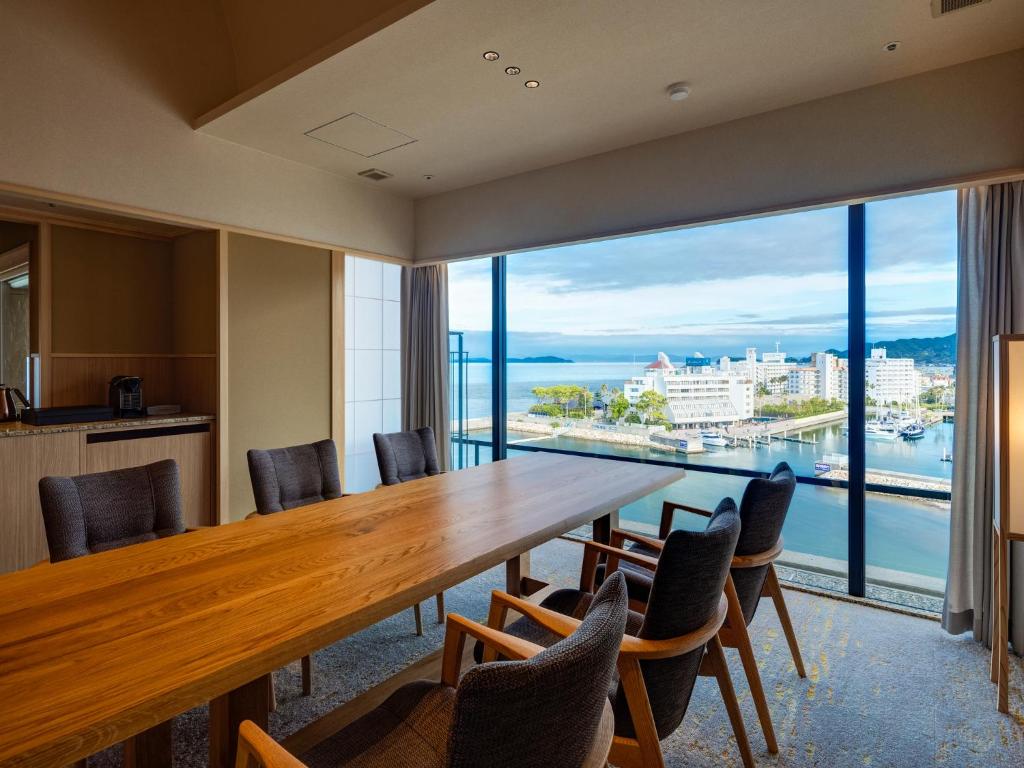 Awajiyumesenkei Dining Room View