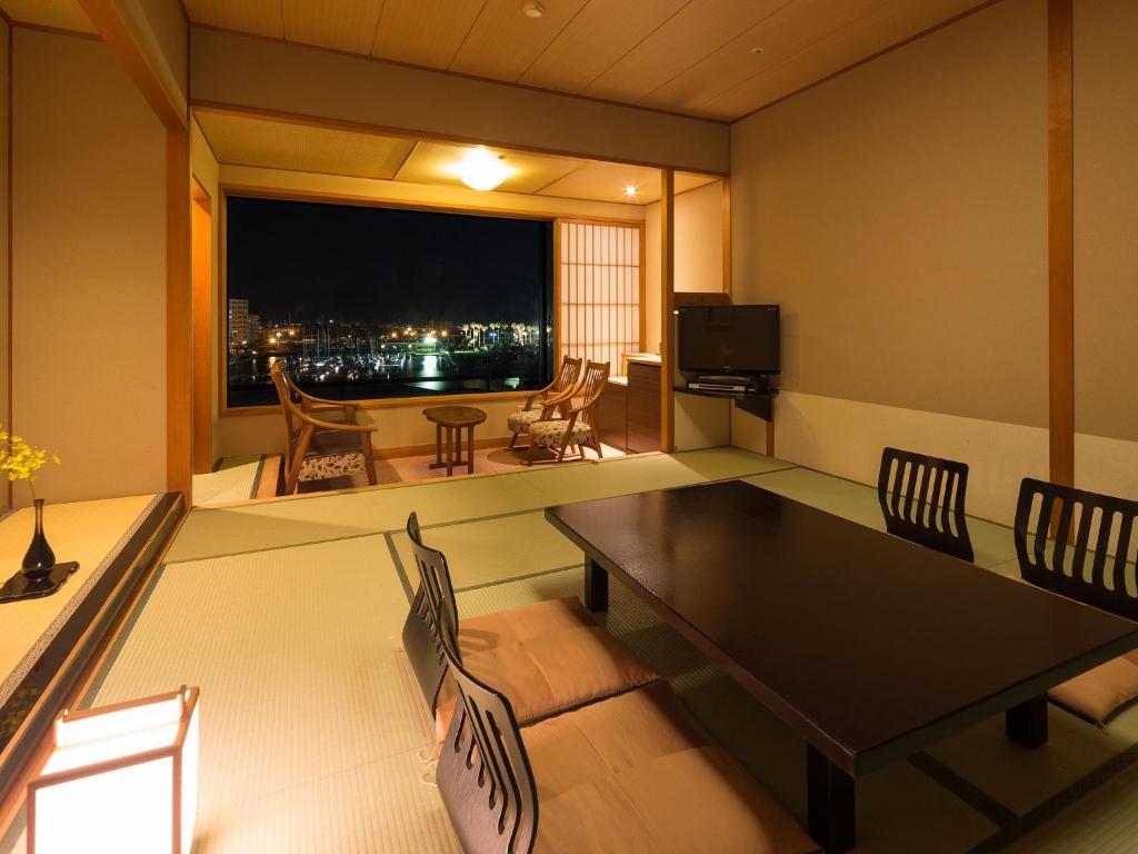 Awajiyumesenkei Traditional Room Night View