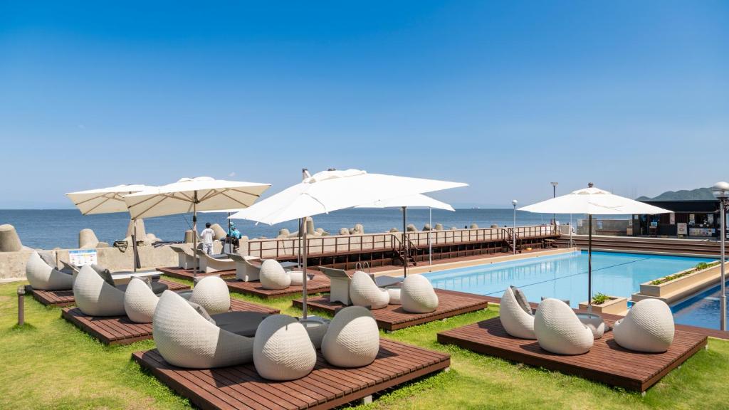 Awakan Outdoor Pool Seating