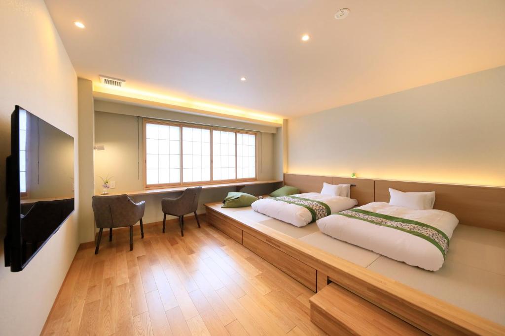 Azuma So Modern Tatami Room