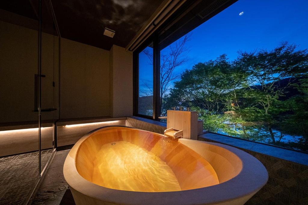 Azumaen Onsen Bath Night