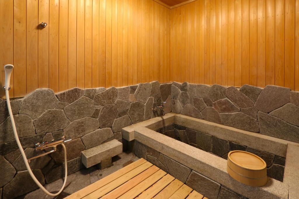 Beppu Showaen Onsen Bathroom