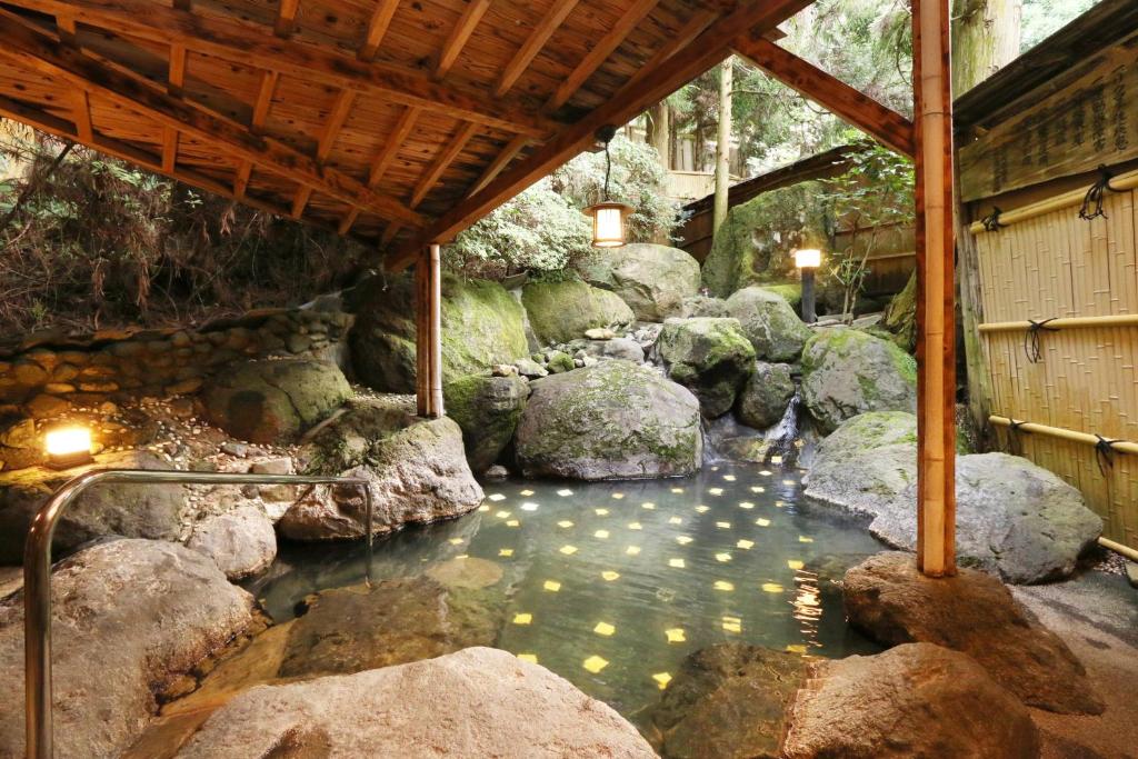 Beppu Showaen Outdoor Onsen