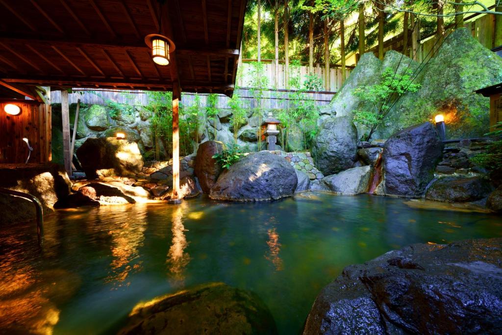 Beppu Showaen Outdoor Onsen