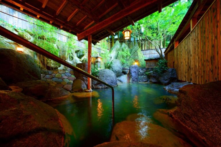 Beppu Showaen Outdoor Onsen