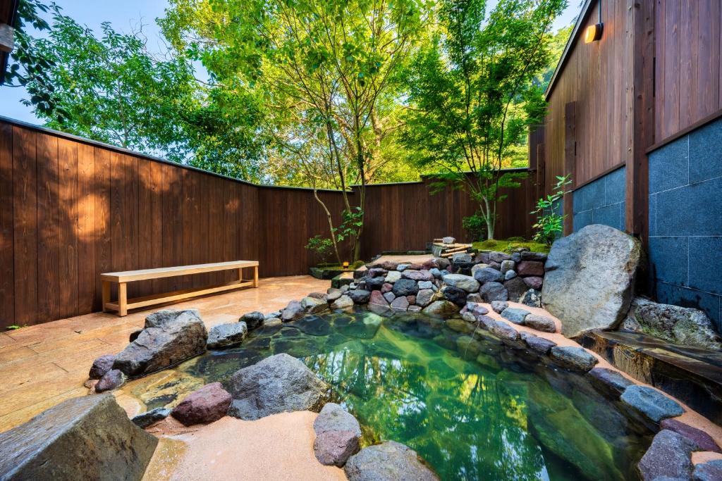 Beppu Showaen Outdoor Onsen