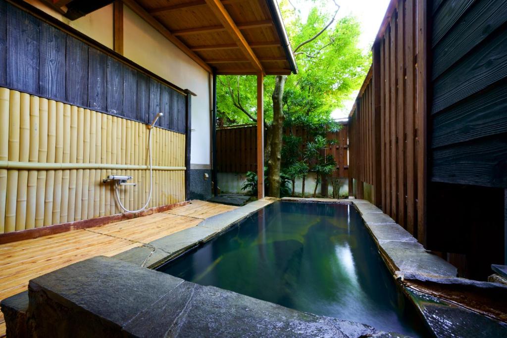 Beppu Showaen Outdoor Onsen
