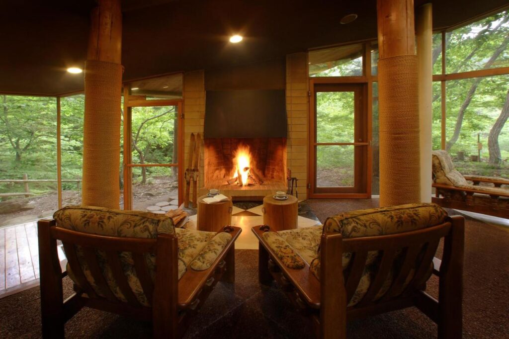 Bettei Senjyuan Fireplace Seating