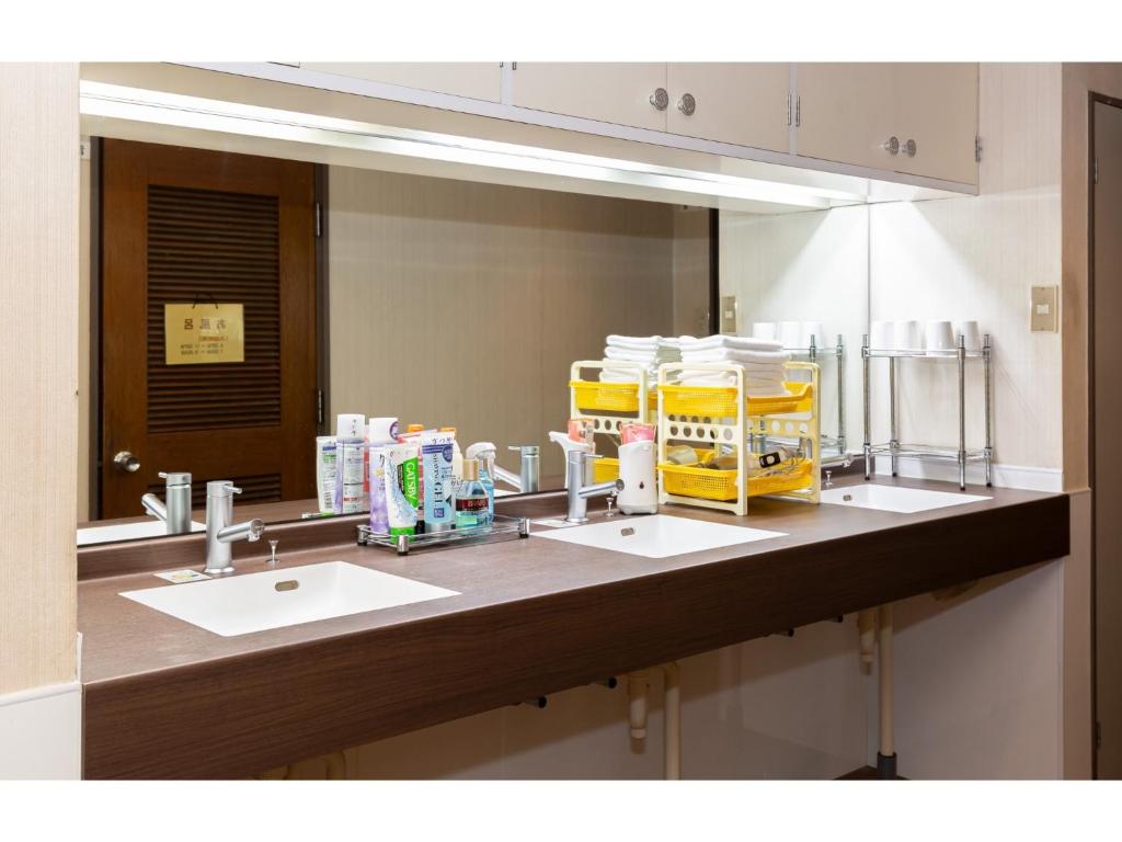 Business Hotel Katsuya Bathroom Sinks