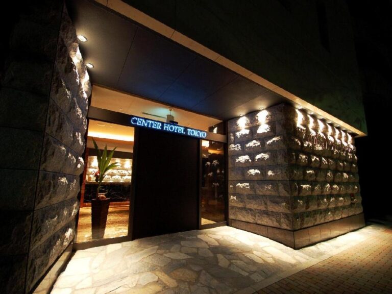 Center Hotel Tokyo Entrance Night