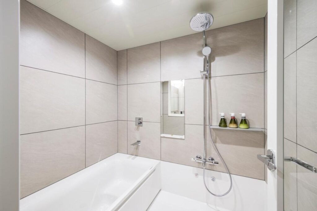 Chaharu Modern Bathroom