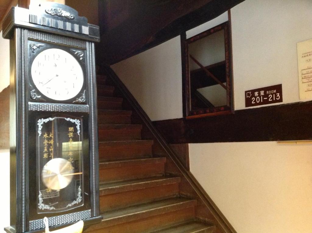 Chikurin In Gumpoen Staircase Grandfather Clock