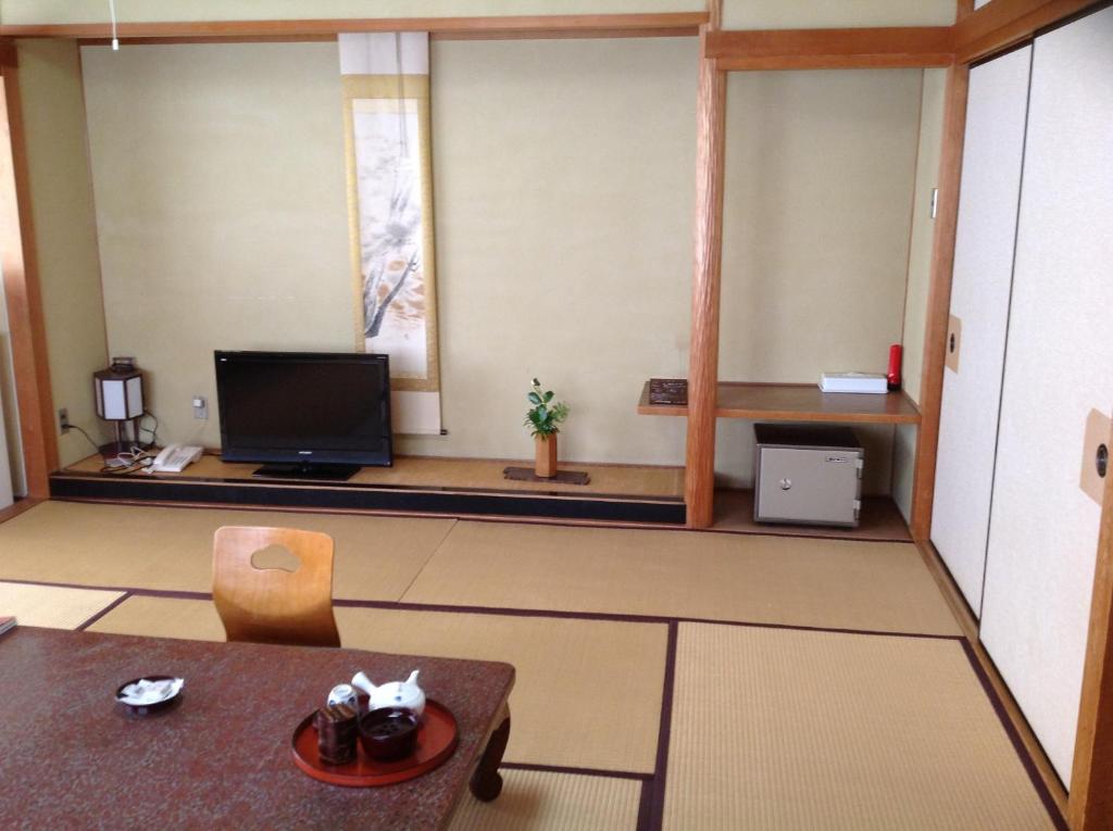 Chikurin In Gumpoen Tatami Room Tea Setup