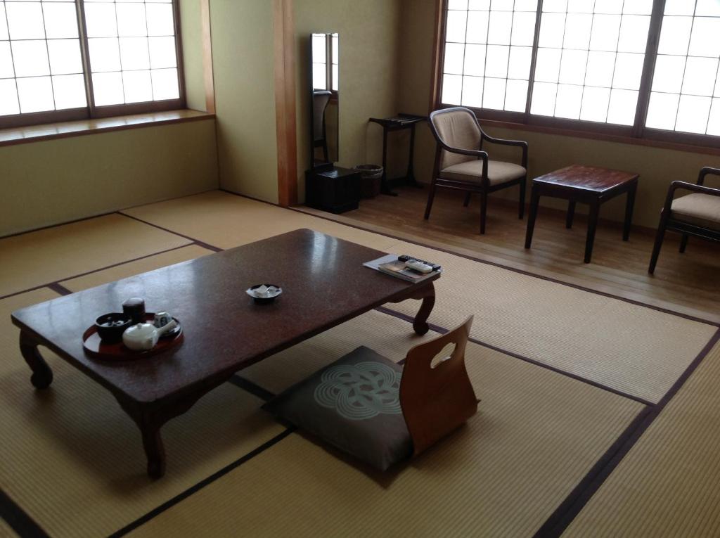 Chikurin In Gumpoen Tatami Room Tea Table Cushion