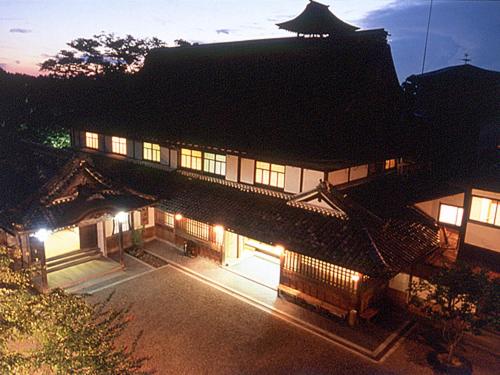 Chikurinin Gumpoen Exterior Evening