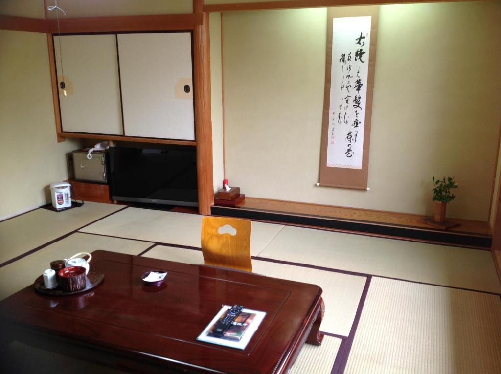 Chikuriningumpoen Tatami Room Tea Table