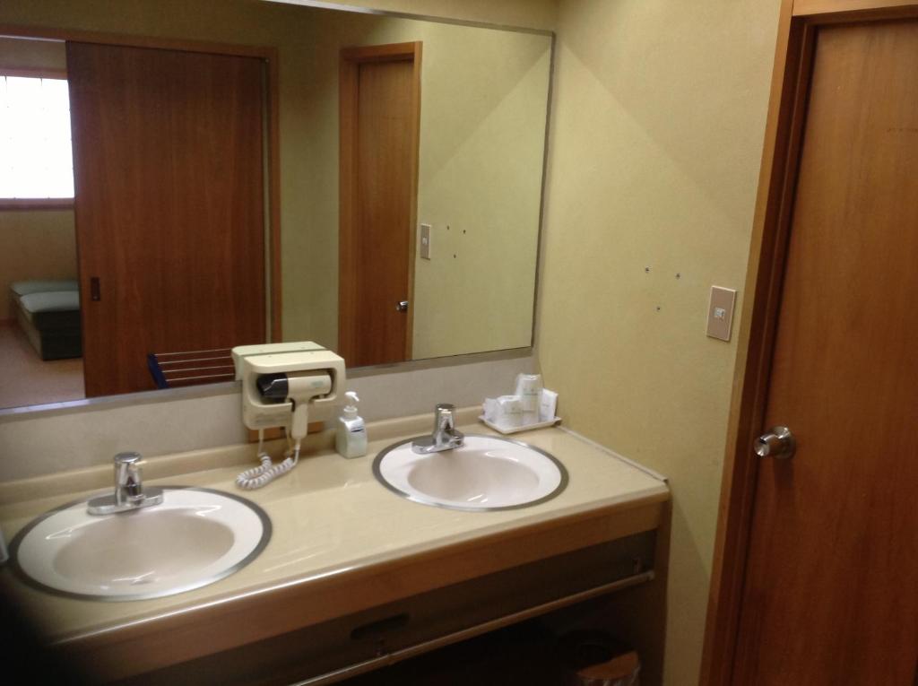 Chikurinn Gumpoen Bathroom Sinks