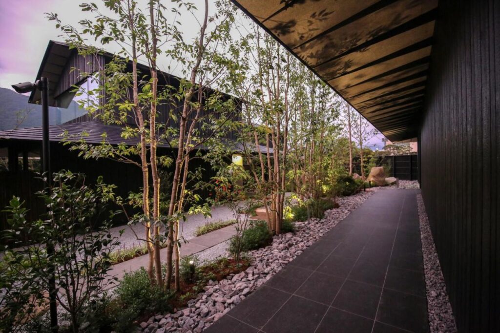 Comico Art House Yufuin Exterior Garden Pathway