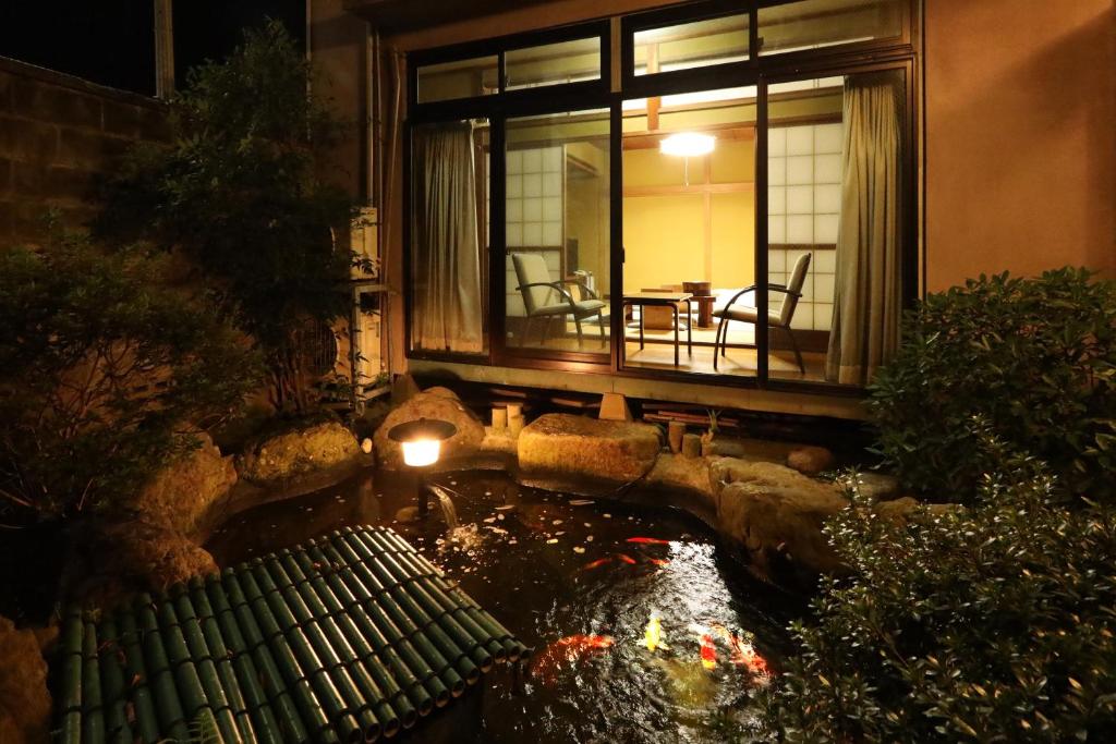 Daibutsu Ryokan Garden Koi Pond