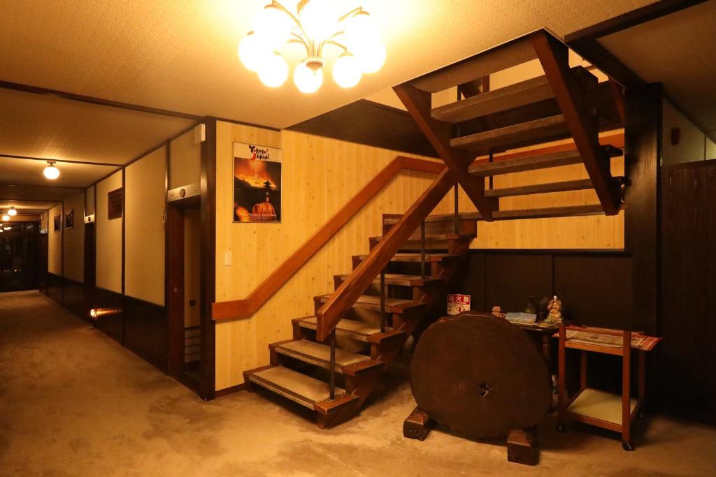 Daibutsu Ryokan Staircase Hallway
