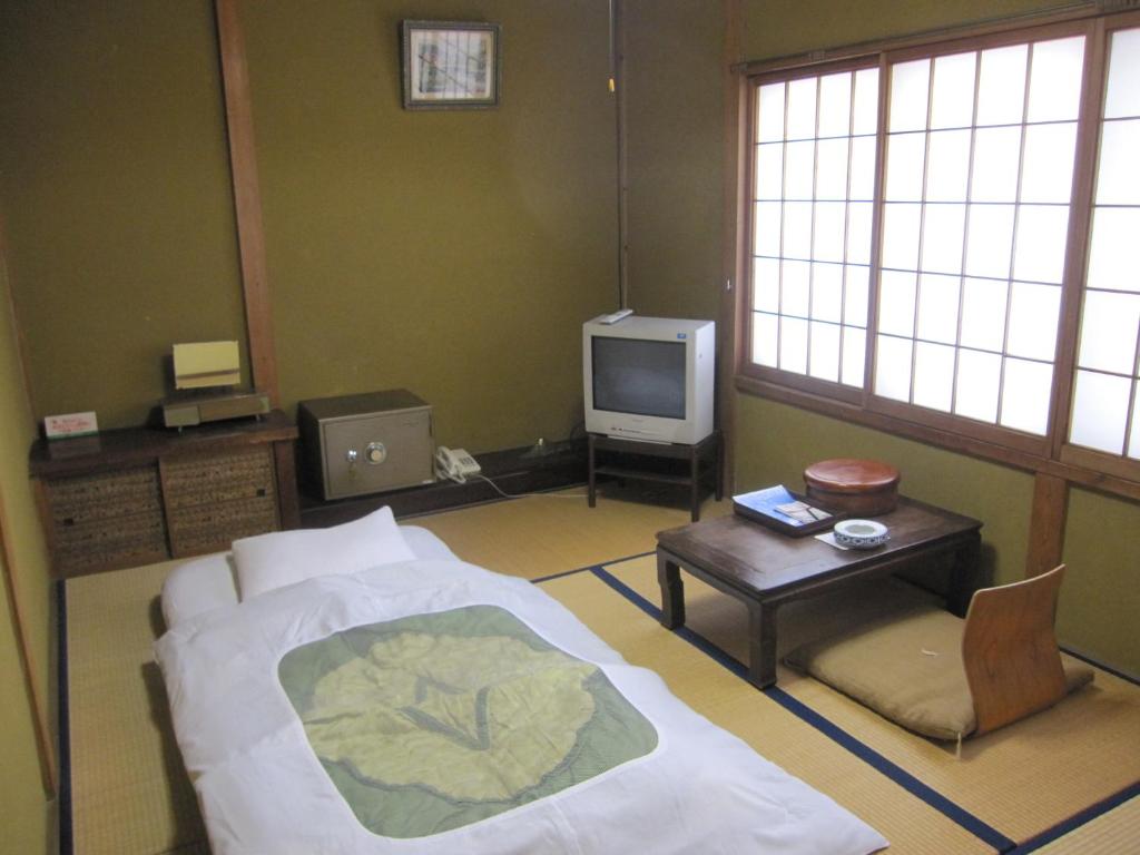 Daibutsu Ryokan Tatami Room Tv Futon