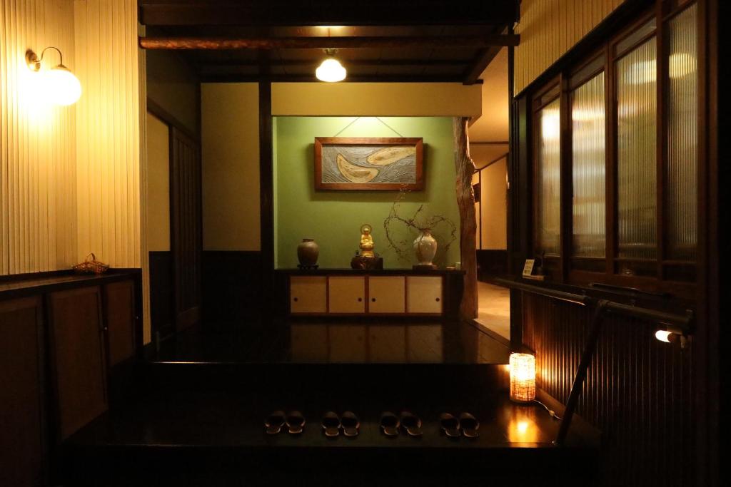Daibutsu Ryokan Traditional Entryway