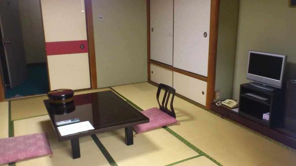 Daibutsukan Tatami Room Table Tv