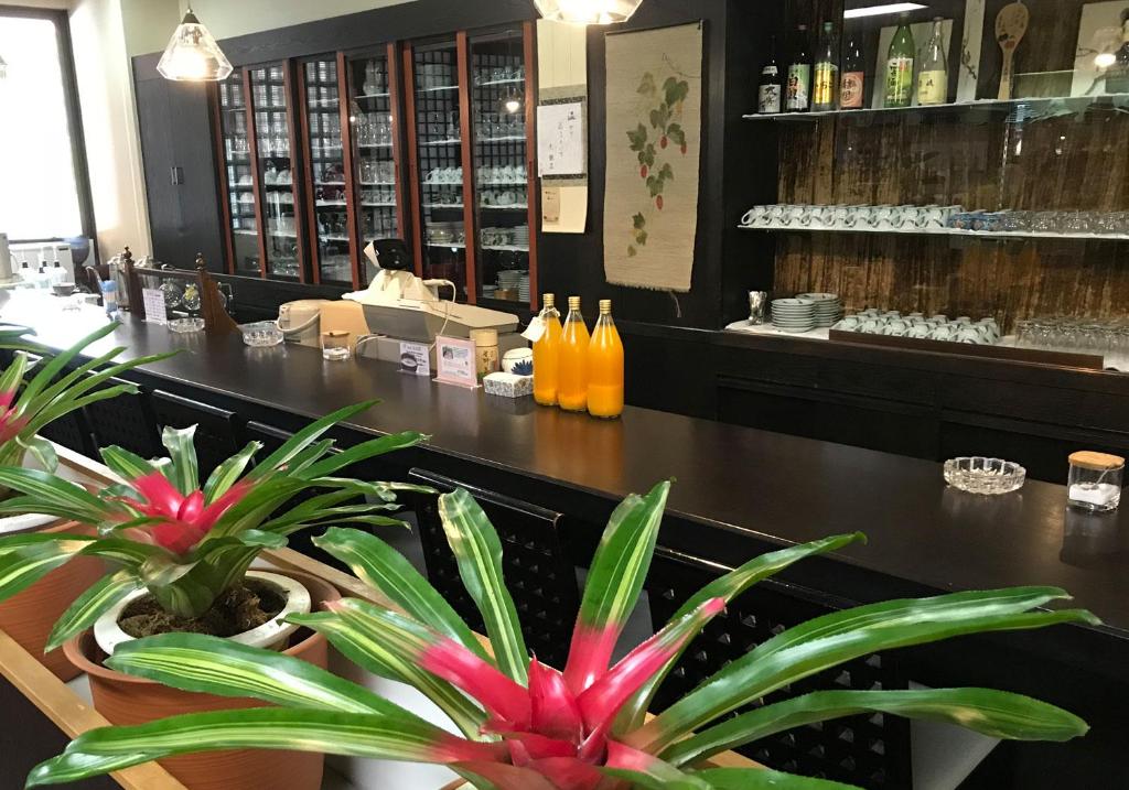 Daikanso Bar Counter With Flowers