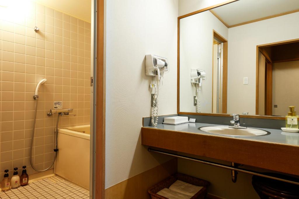 Dogo Kan Bathroom