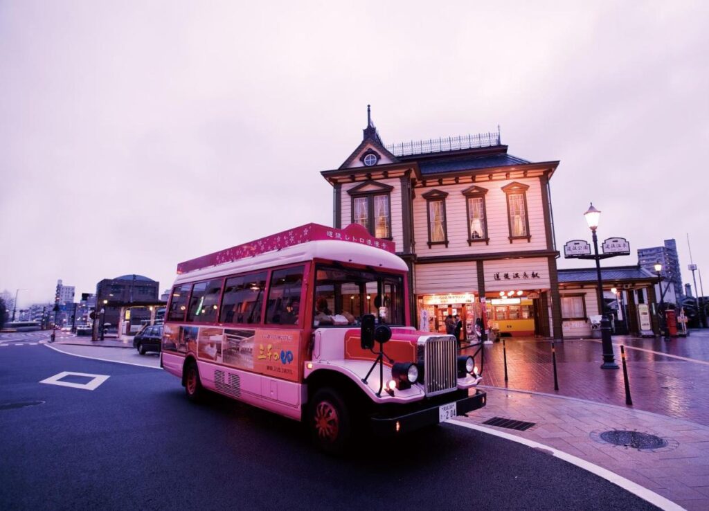 Dogo Prince Hotel Pink Retro Bus