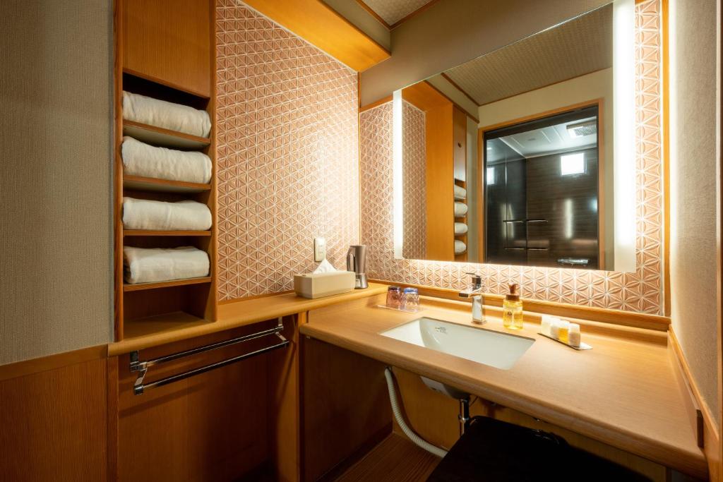 Eirakukan Bathroom Vanity