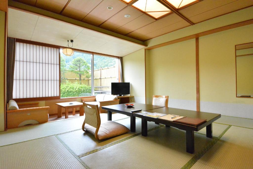 Eirakukan Tatami Room Tea Table