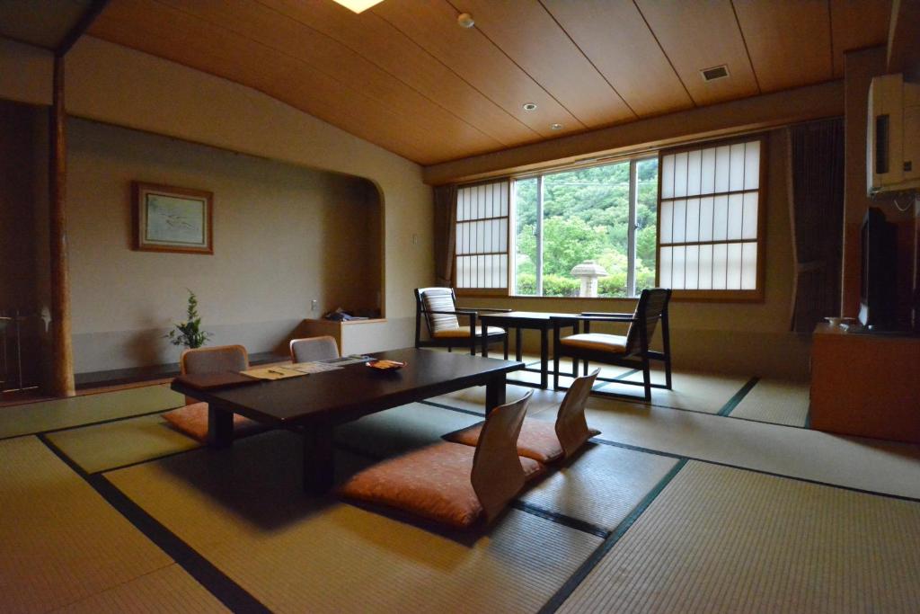 Eirakukan Traditional Tatami Room