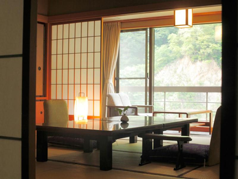 Enraku Ryokan Tatami Room