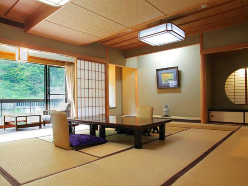 Enraku Tatami Room View
