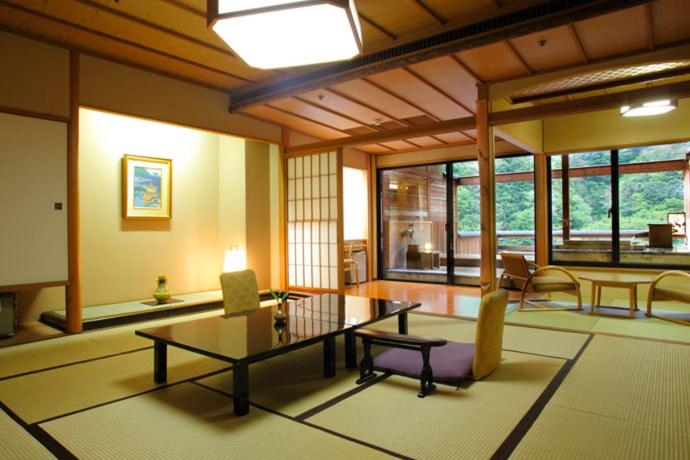 Enraku Traditional Tatami Room
