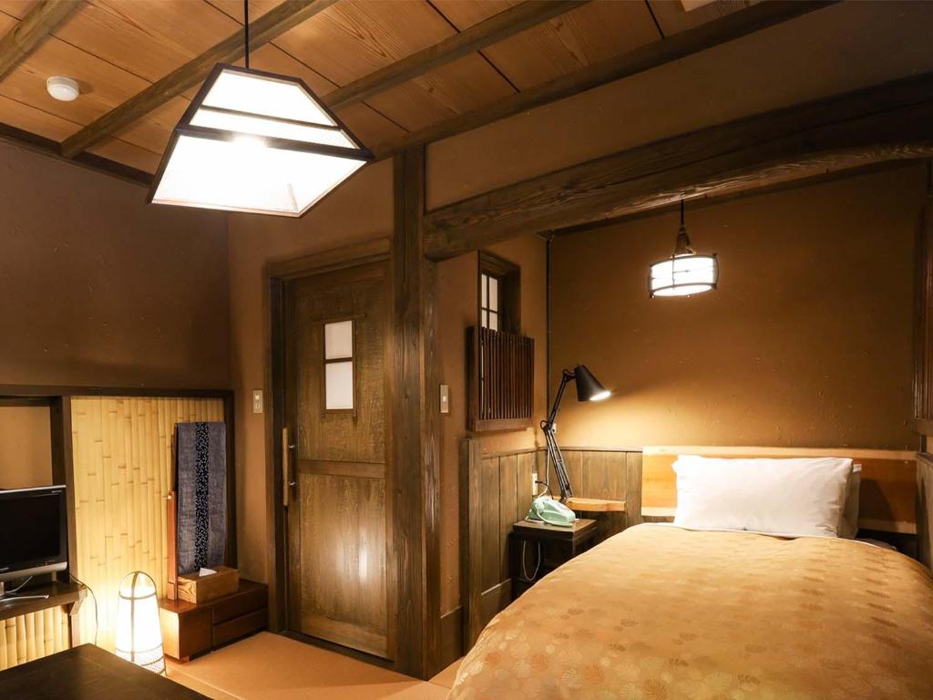 Fujiya Cozy Wooden Room