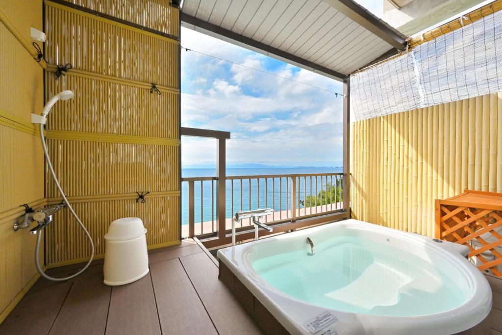 Futagojimaso Kishu Onsen Hot Spring Saikanoyu Hot Bath Outdoor Onsen View