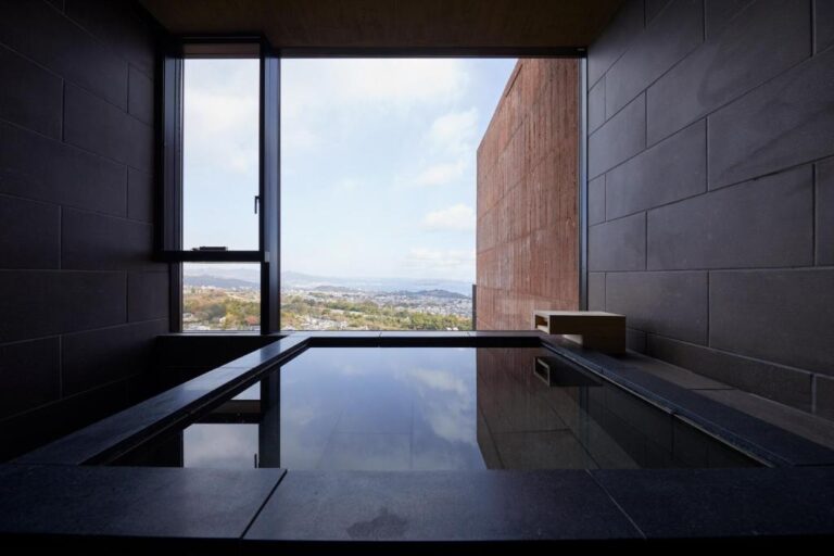 Galleria Midobaru Onsen View