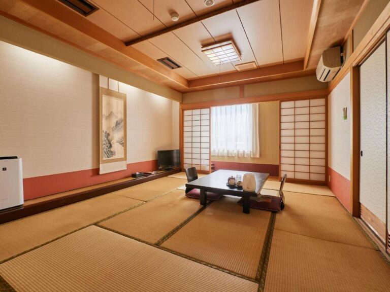 Gamagori Hotel Tatami Room Tea Table