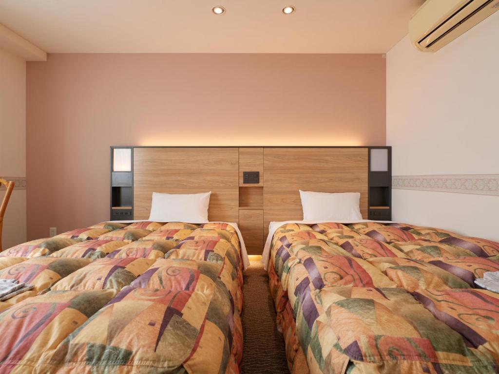 Gamagori Hotel Twin Bed Room